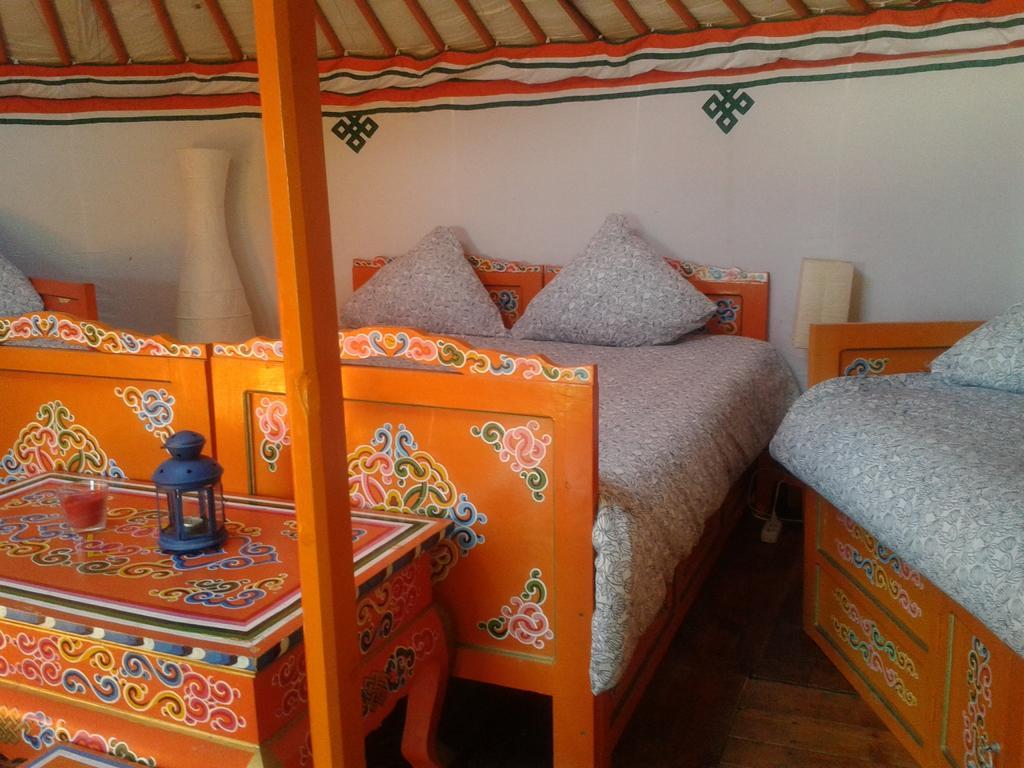 Les Ecrennes Yourte Nomade-Lodge חדר תמונה