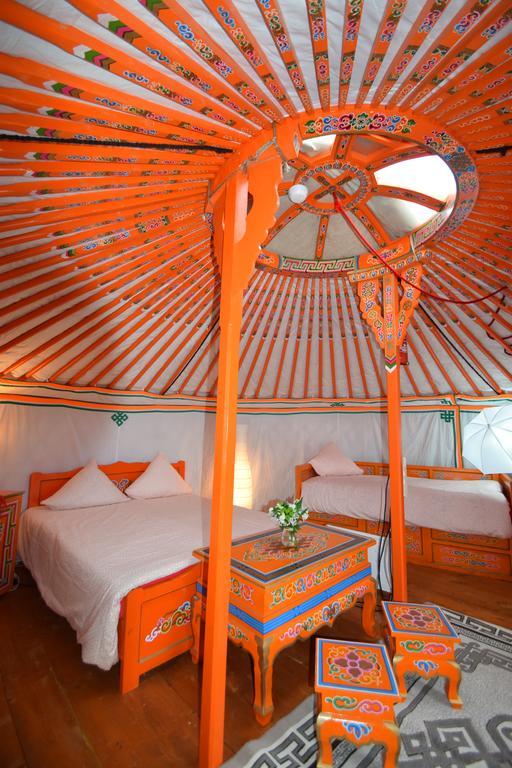 Les Ecrennes Yourte Nomade-Lodge מראה חיצוני תמונה