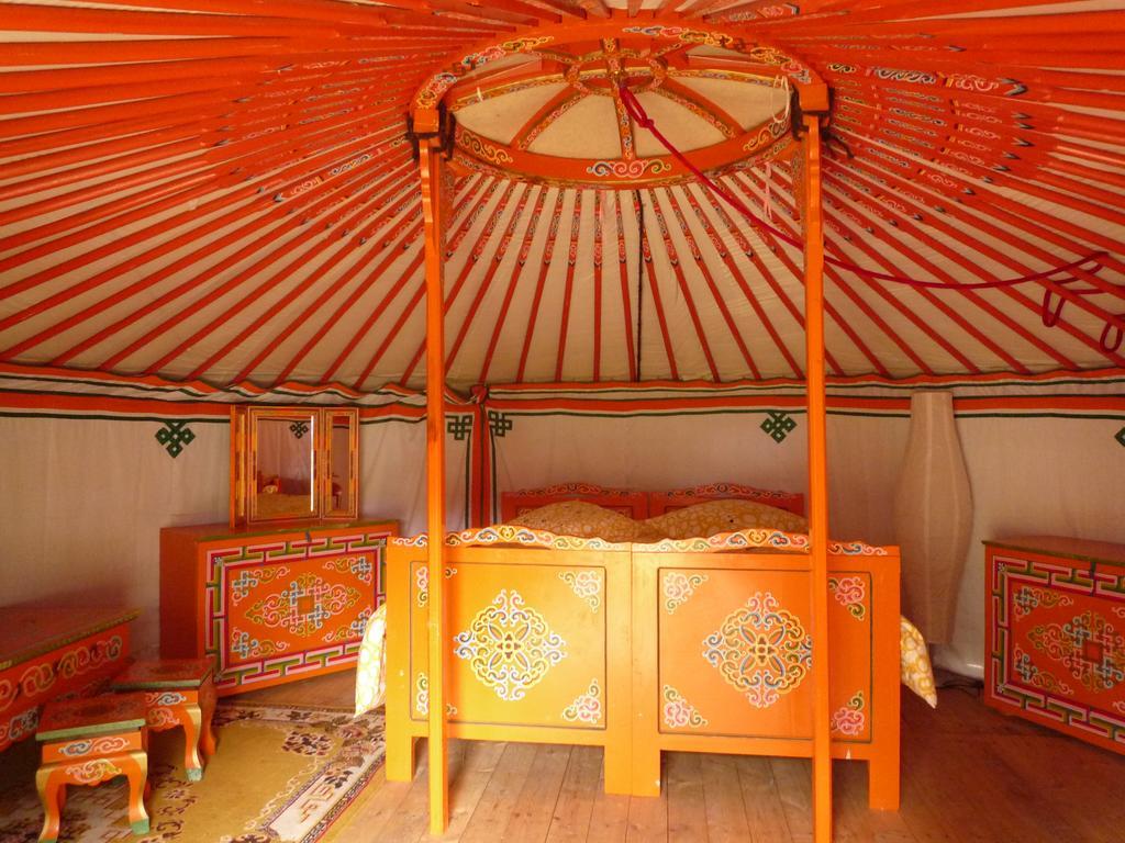 Les Ecrennes Yourte Nomade-Lodge מראה חיצוני תמונה