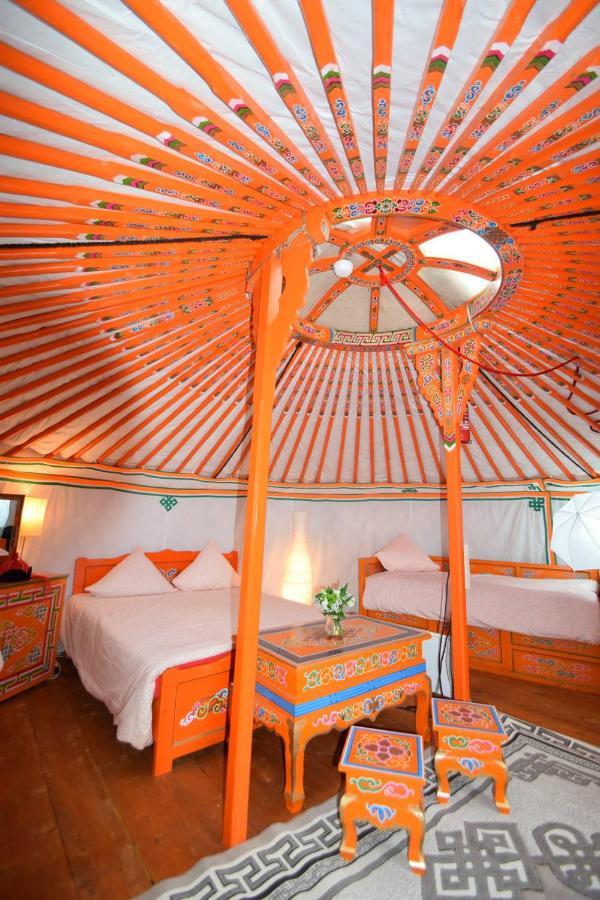 Les Ecrennes Yourte Nomade-Lodge מראה חיצוני תמונה